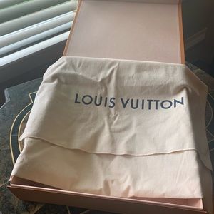 Louis Vuitton 100 % original box and dust bag
